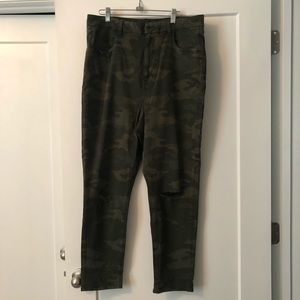 American Eagle Camo curvy super hi-rise jegging